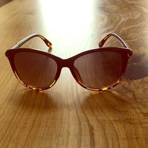 Jones New York classic tortoiseshell Sunglasses